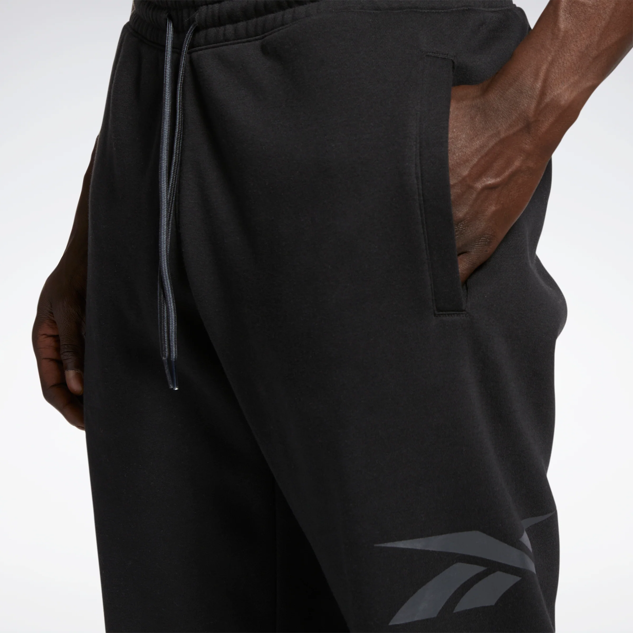 Reebok Apparel Men Basketball Vector Fleece Joggers Black - Image 2