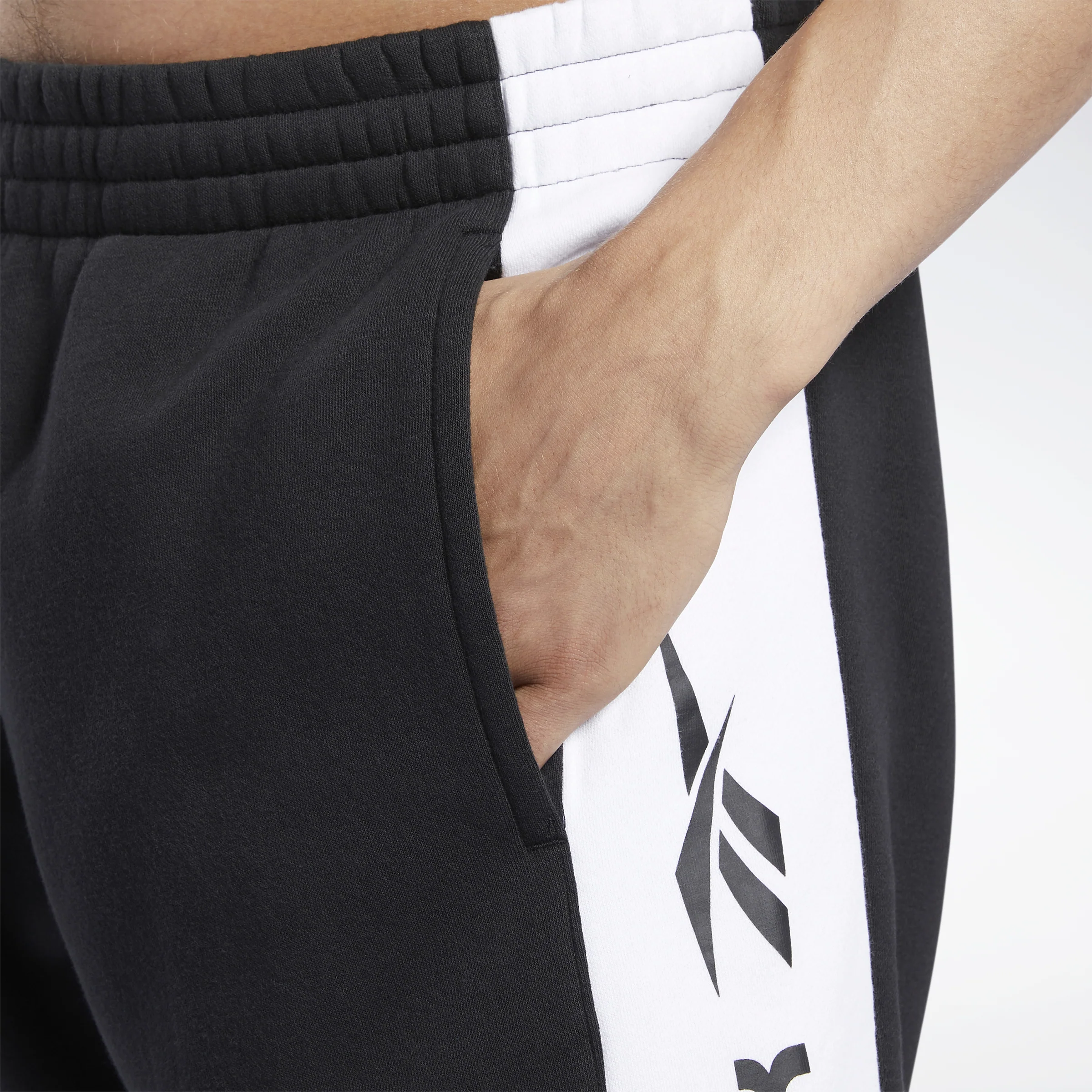 Reebok Apparel Men Classics Linear Pants Black - Image 4