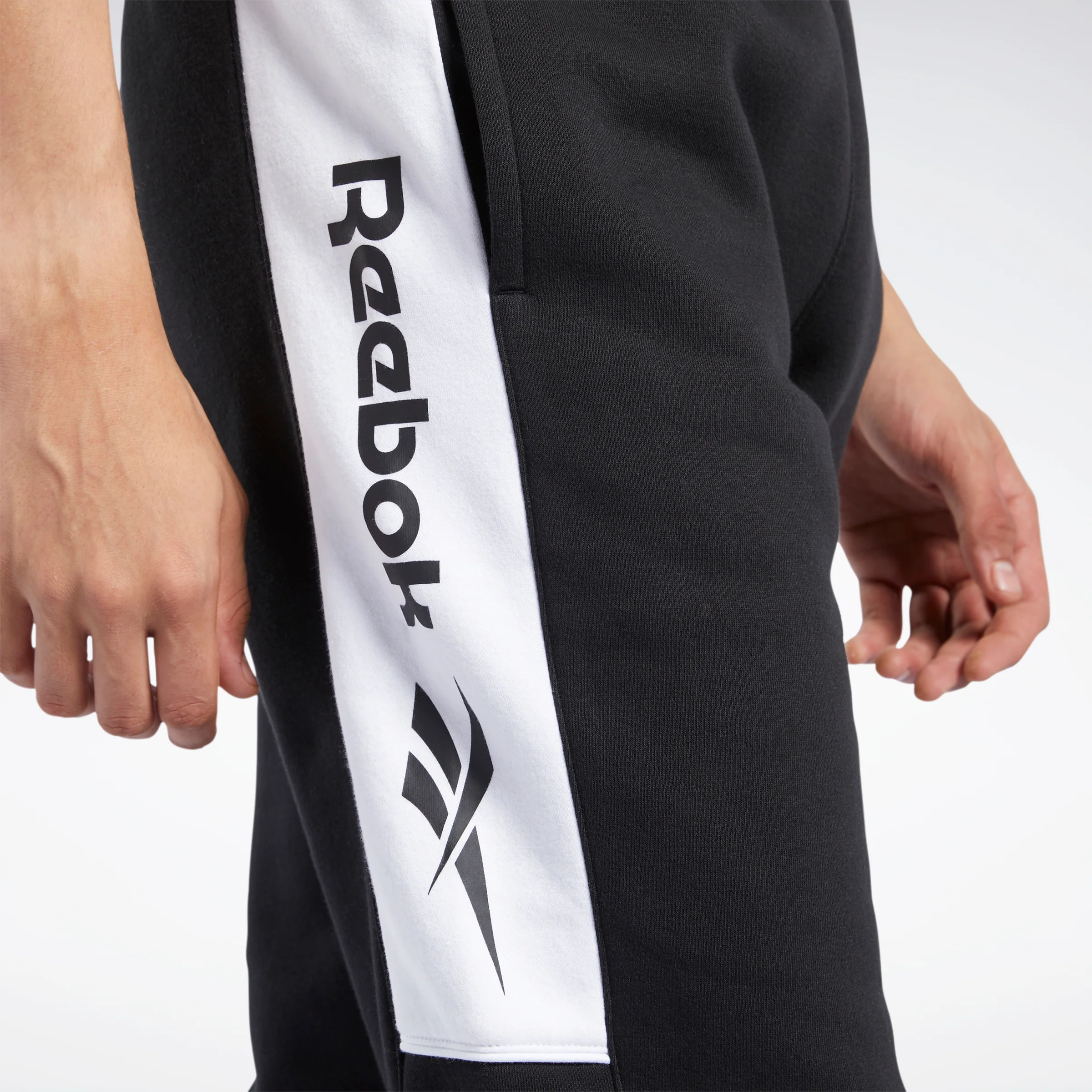 Reebok Apparel Men Classics Linear Pants Black - Image 6