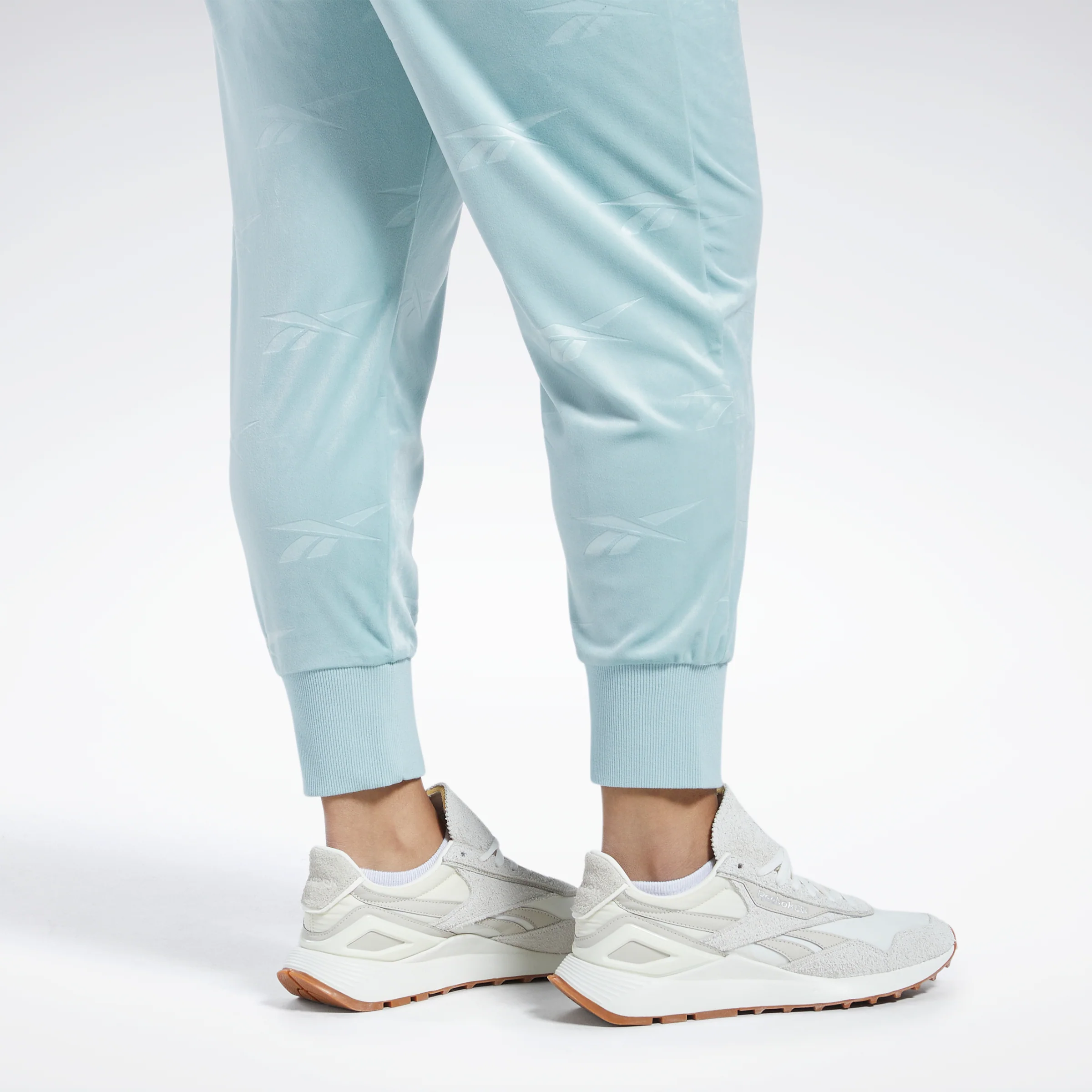 Reebok Apparel Women Classics Energy Q4 Velour Joggers (Plus Size) Seagry - Image 4