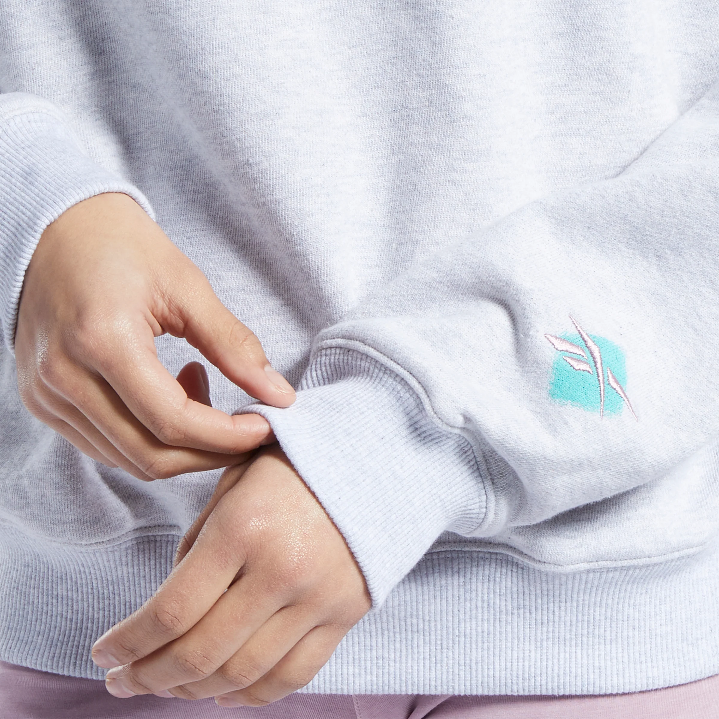 Reebok Apparel Women Classics Graphic Sweatshirt Lgreyh - Image 5