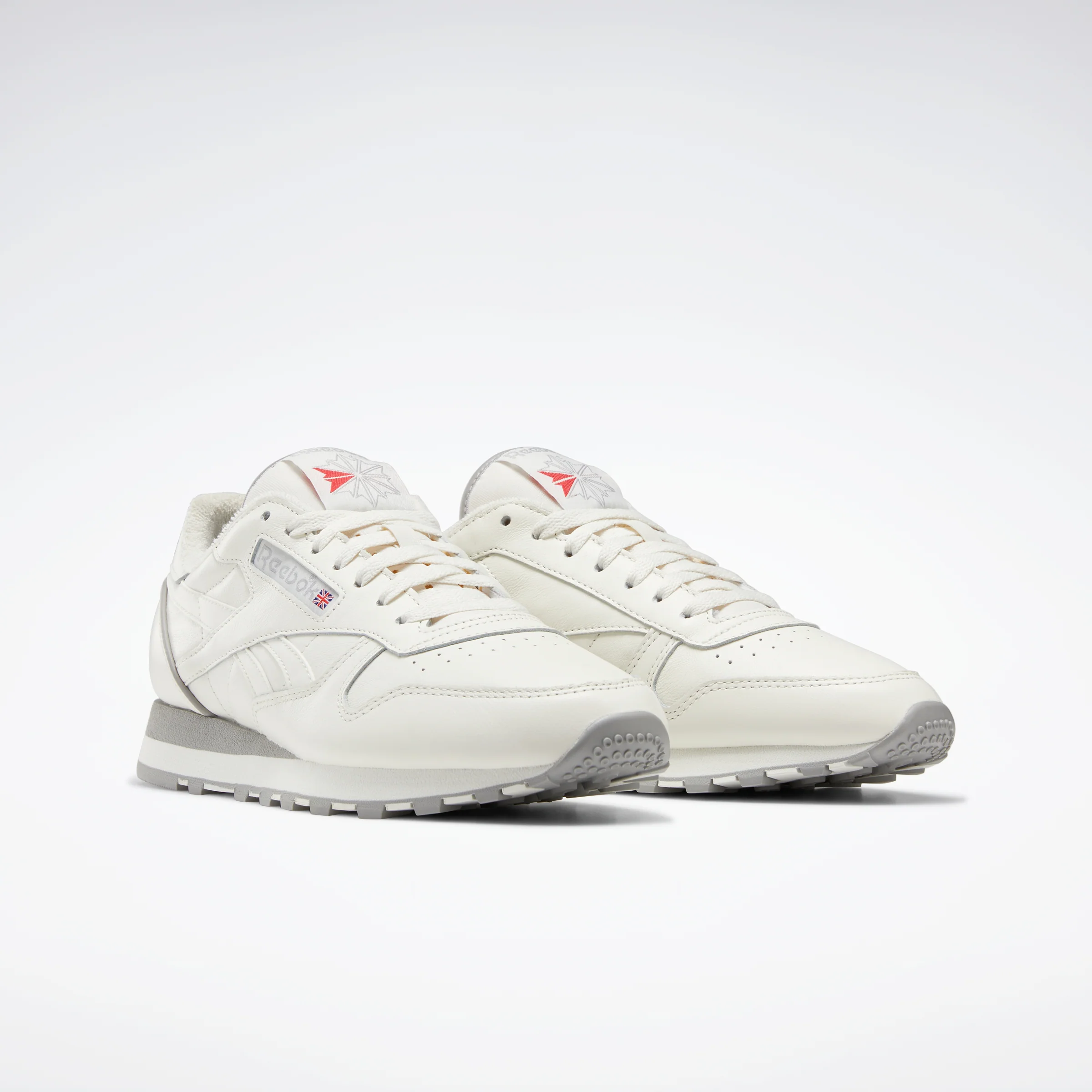 Reebok Footwear Men Classic Leather 1983 Vintage Shoes Chalk/Chalk/Vecred - Image 3