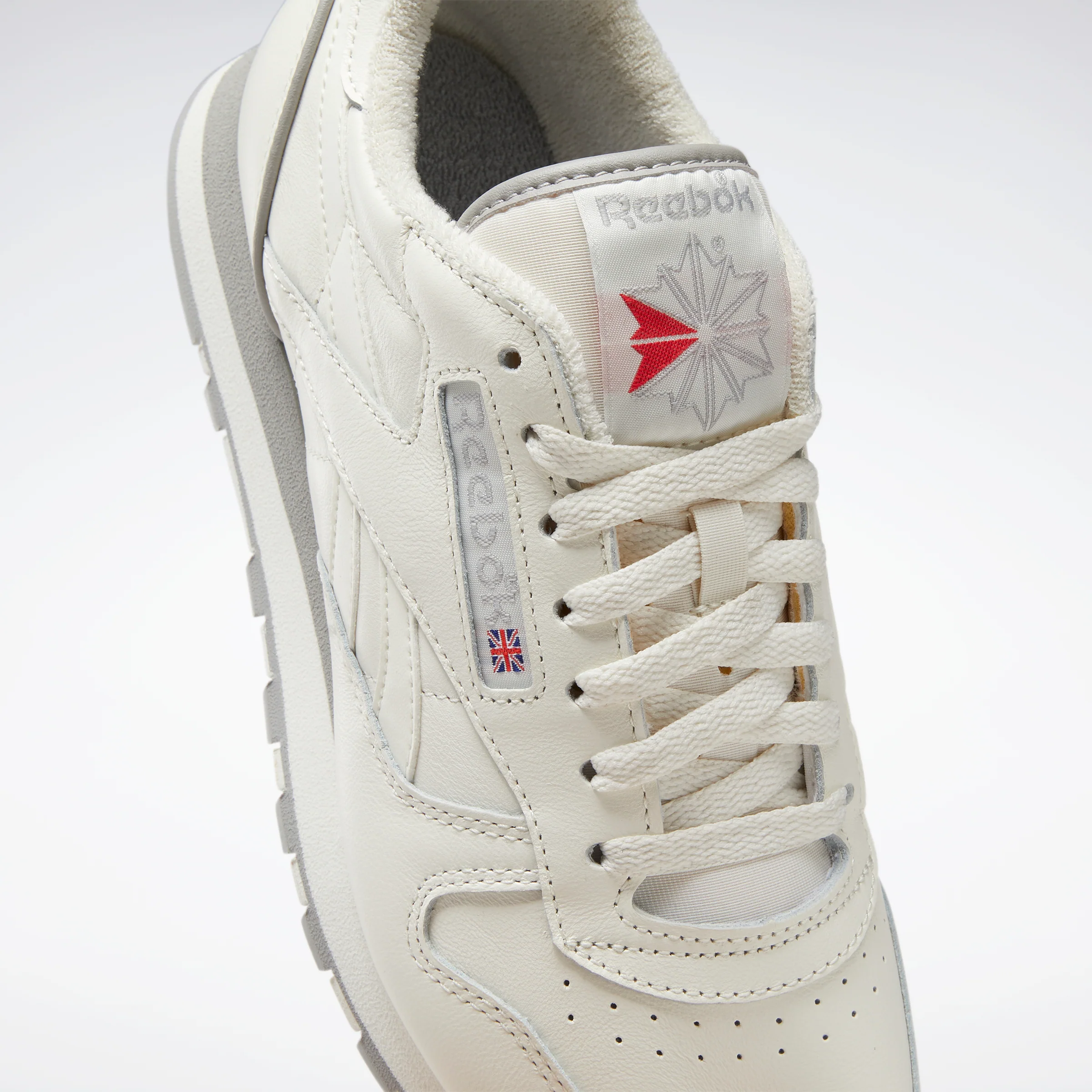 Reebok Footwear Men Classic Leather 1983 Vintage Shoes Chalk/Chalk/Vecred - Image 7